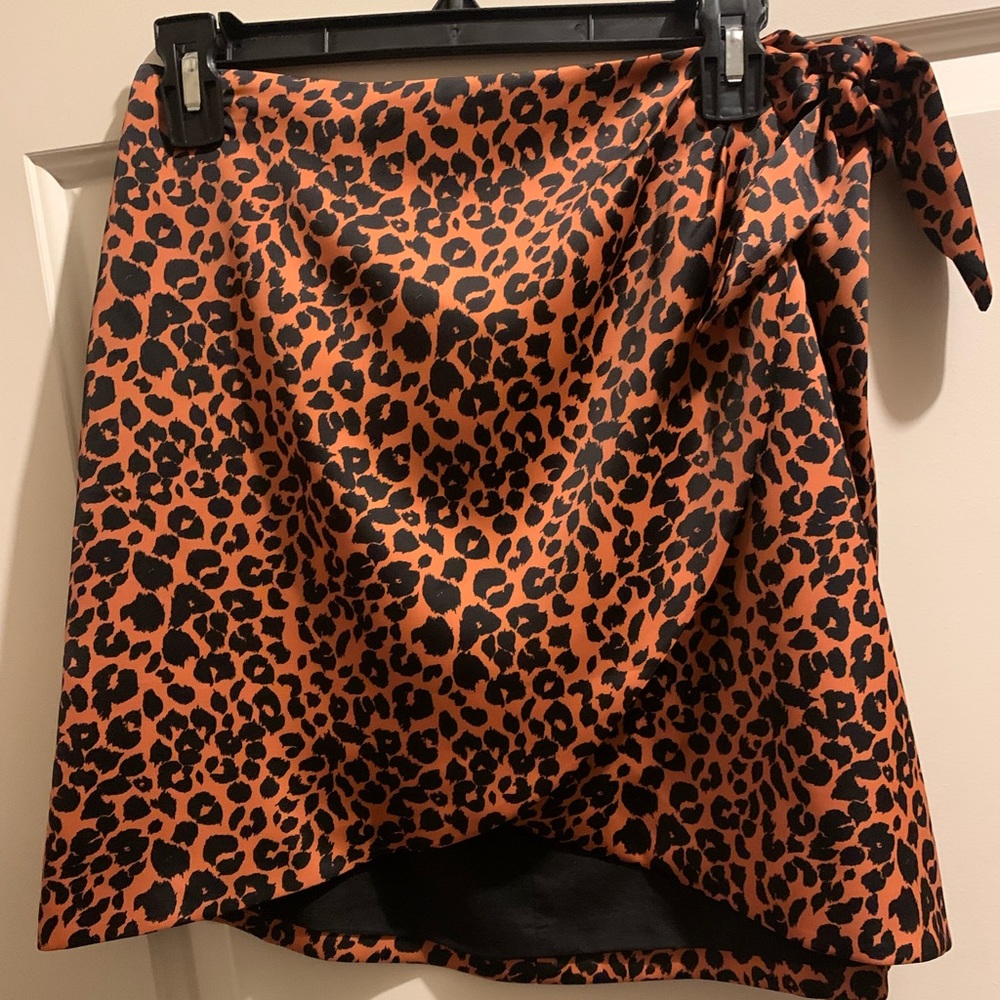 Gianni Bini leopard wrap skirt. Size 6